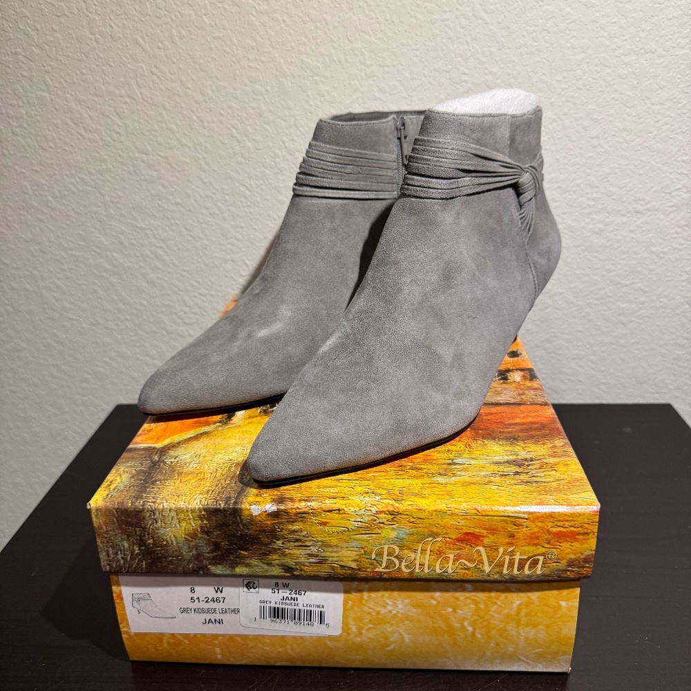 Bella Vita Women's Jani Ankle Booties Size 8W Gray Suede Leather